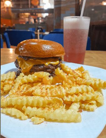 Combo hambúrguer e batata
